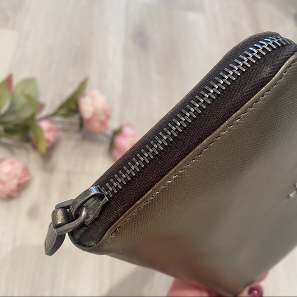 Prada Saffiano Wallet - Picture 3 of 7